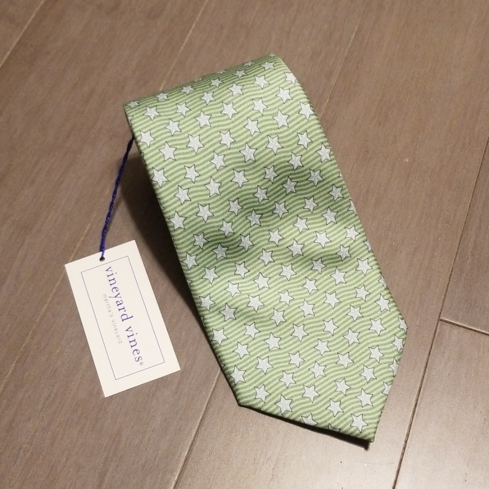 NWT Vineyard vines tie, stars and stripe